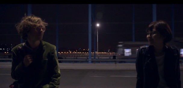 Erlend-Oye-Garota-video-608x292