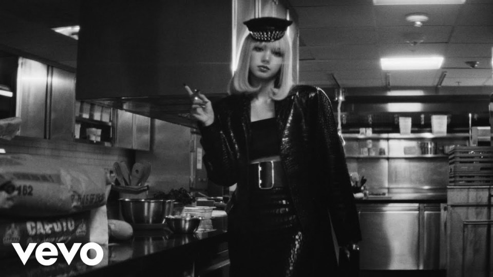 LISA – Tarantino, still from the video