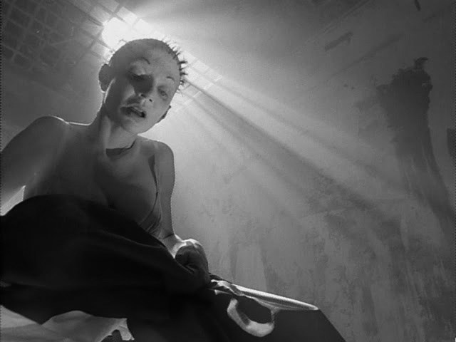 Mötley Crüe – Afraid, still from the video